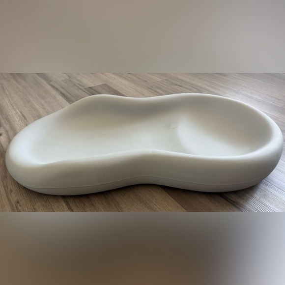 Keekaroo Peanut Baby Changer - Picture 4 of 10